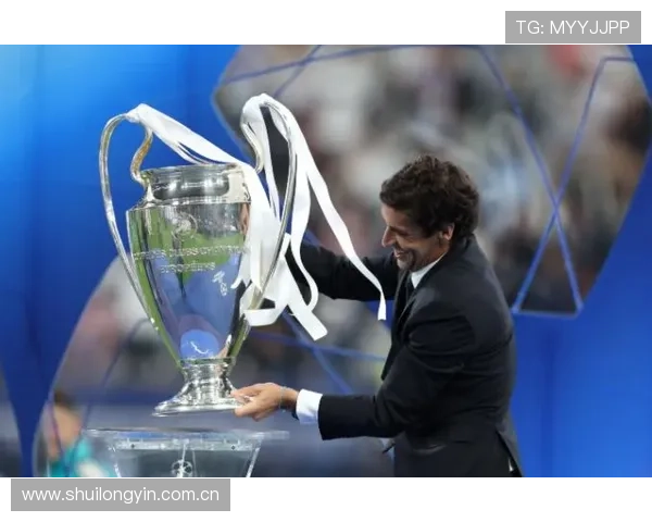 艺术家创作蒙娜丽莎手捧第15座欧冠奖杯画作，并捐赠给皇马